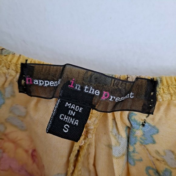 HIP Happening In The  Present Women's  S Yellow Floral Cropped Top  Split Back - Picture 5 of 10